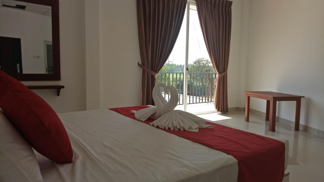 Grand Riverine Bed and Breakfast Kotugoda Exterior foto